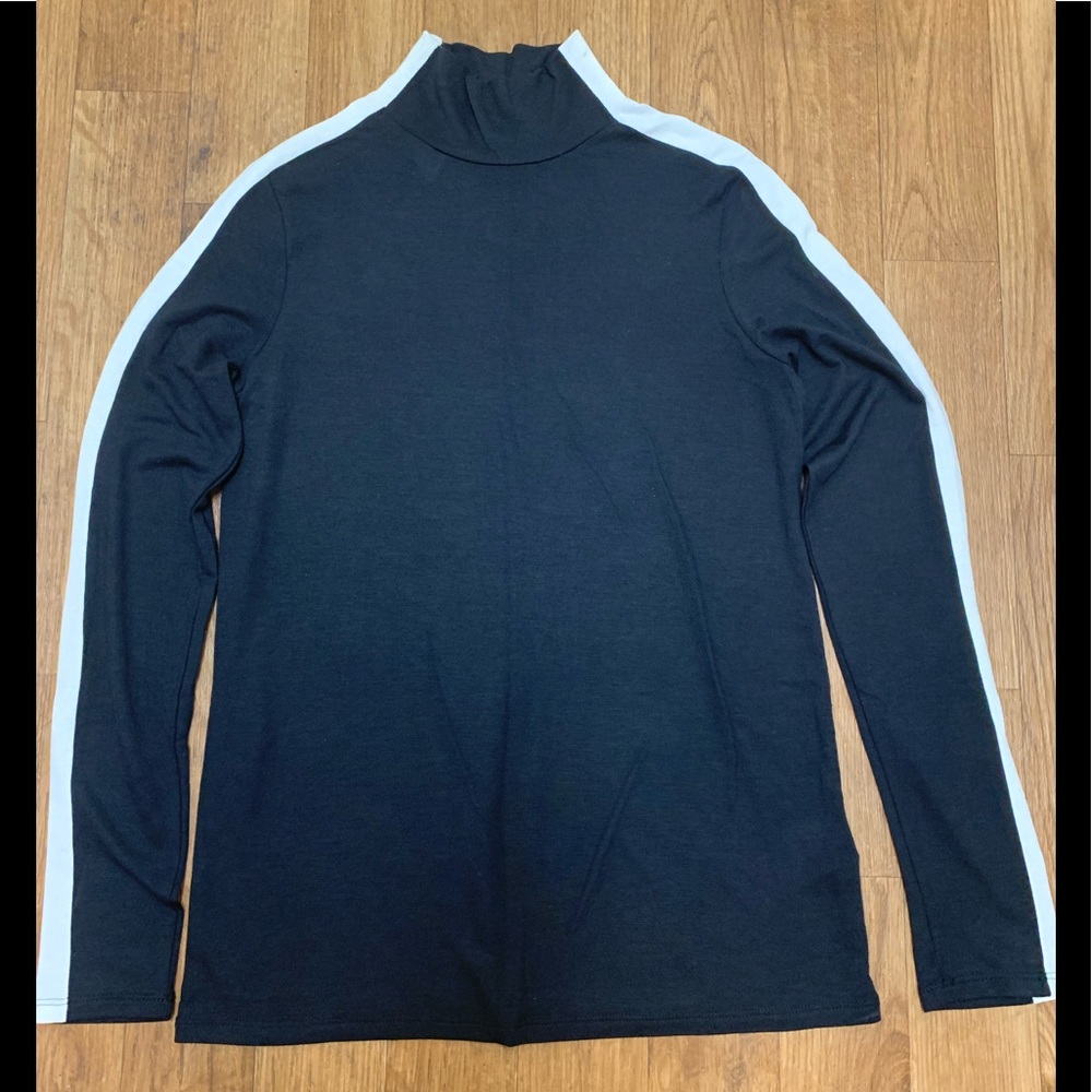 NWT  Banana Republic Long Sleeves Tee Turtle Neck Black White Stripes on Arms